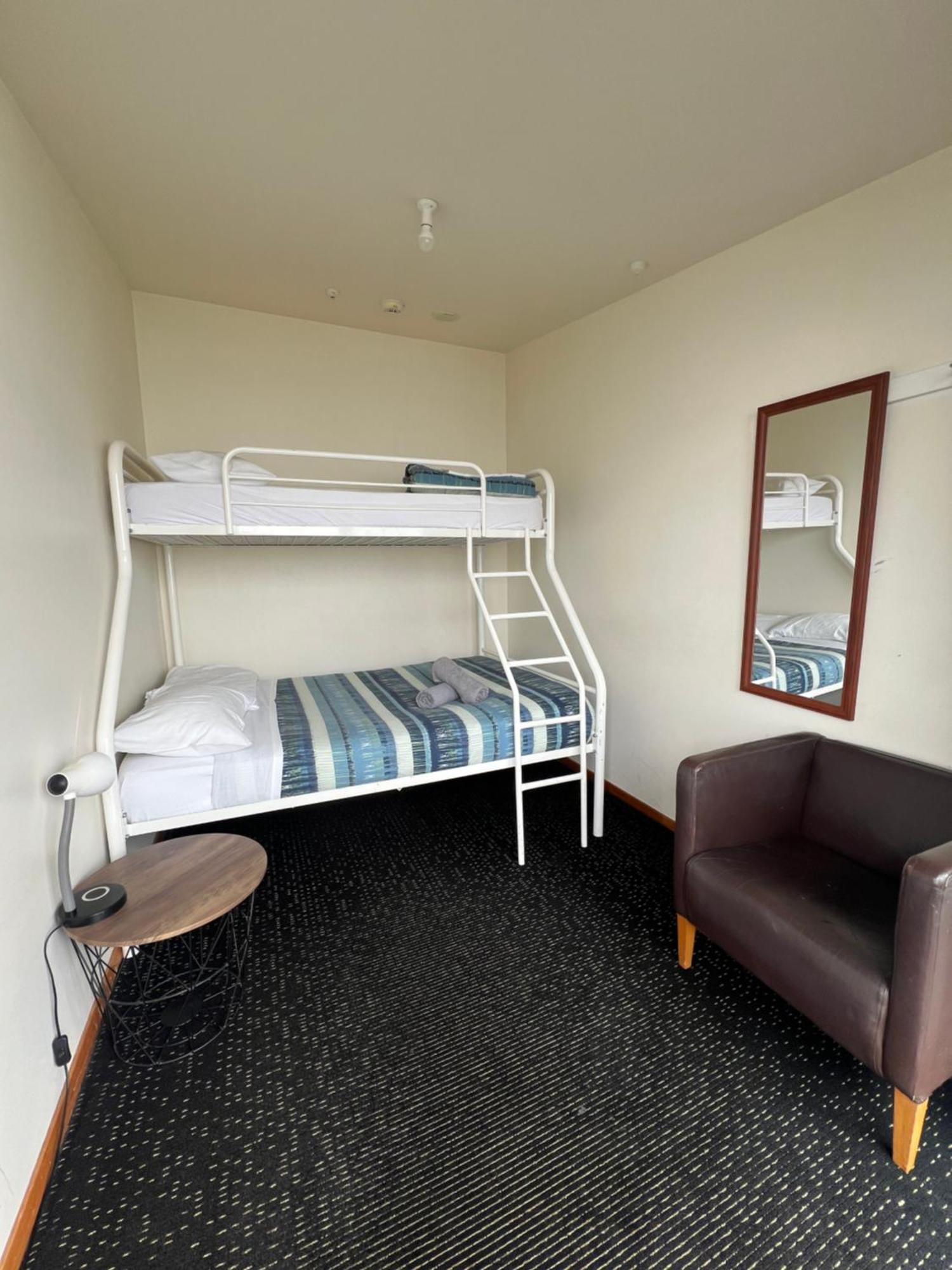 On Top Backpackers Dunedin Eksteriør billede