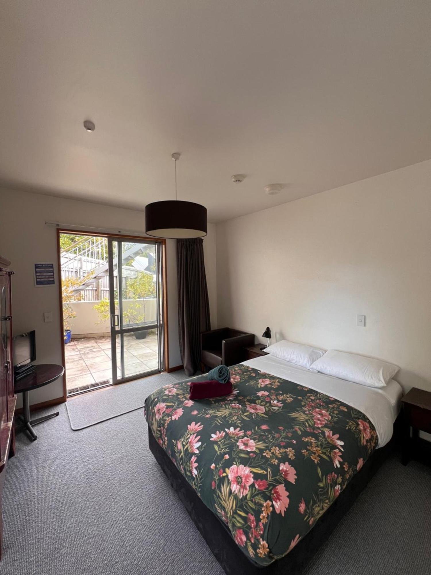 On Top Backpackers Dunedin Eksteriør billede